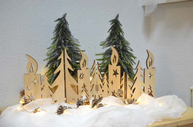 Weihnachts-Holzdekoration im Wartebereich der Augenarztpraxis